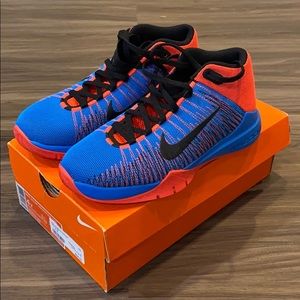 Nike Zoom Ascention size 4Y sneakers NIB